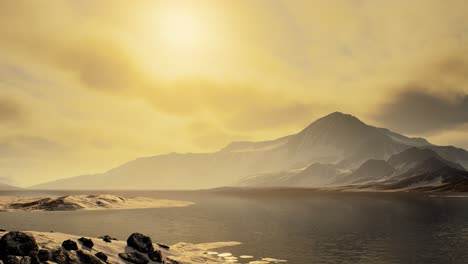 Montañas-Cubiertas-De-Hielo-En-El-Paisaje-Antártico